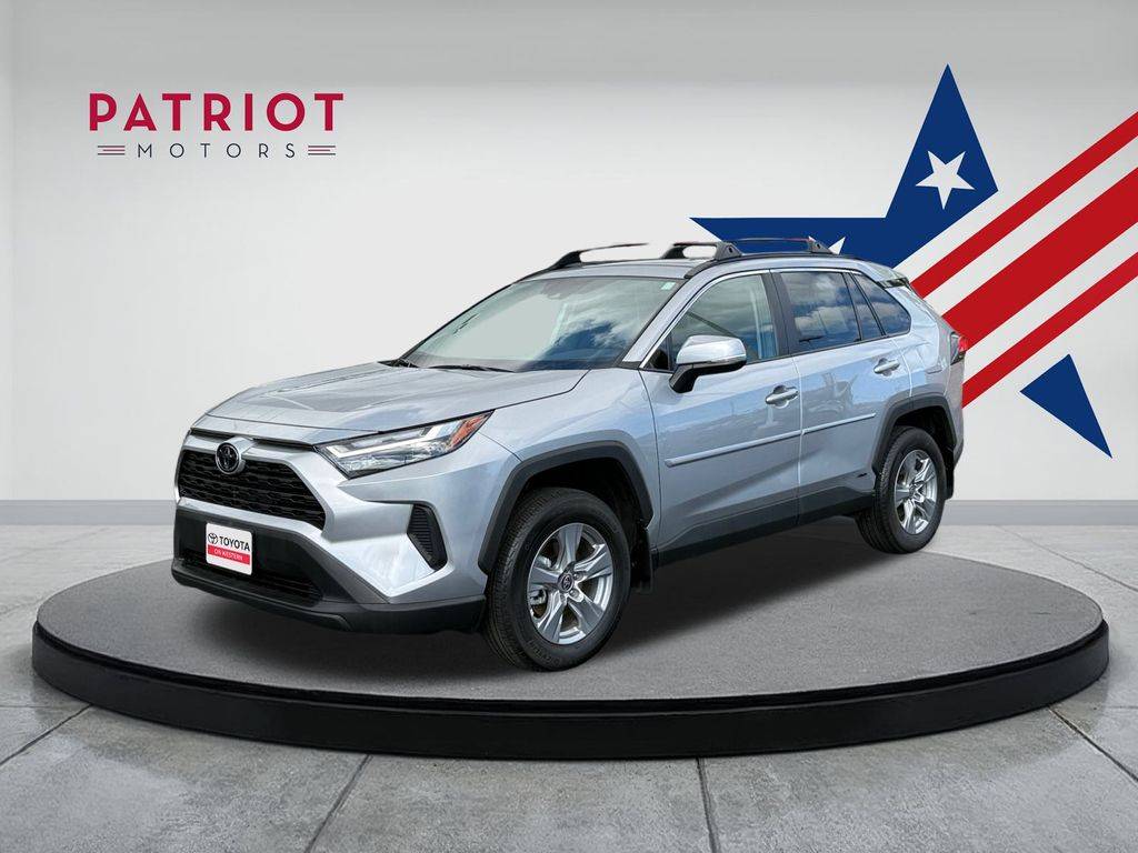 2025 Toyota RAV4 Hybrid XLE — SUV — 4,038 mi — Chicago, IL