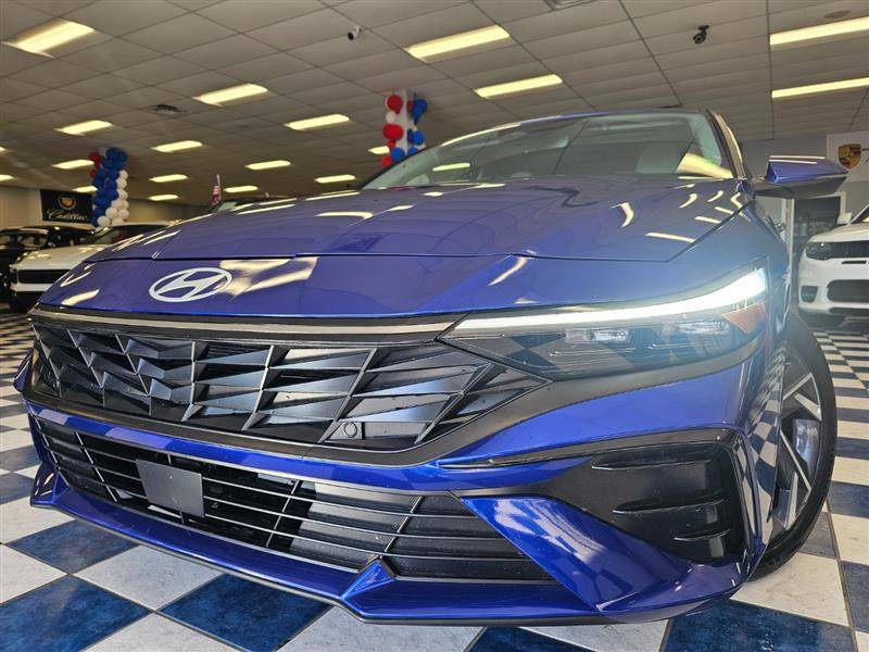 2025 Hyundai Elantra Limited — Sedan — 7,904 mi — Manassas, VA