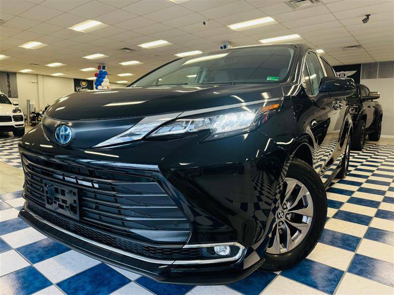 2023 Toyota Sienna XLE — Minivan — 73,262 mi — Manassas, VA