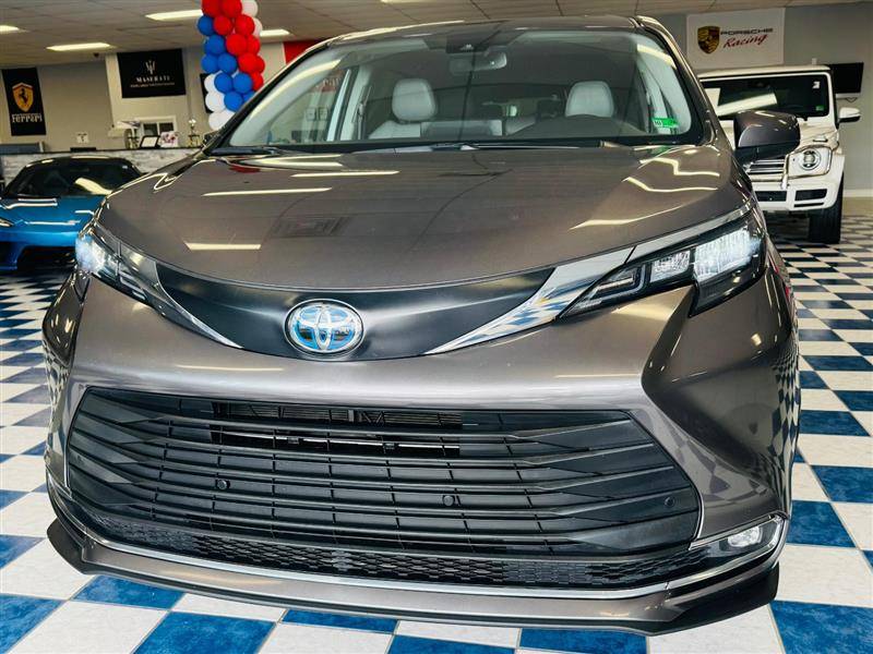 2024 Toyota Sienna XLE — Minivan — 67,659 mi — Manassas, VA
