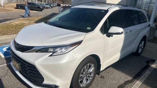 2024 Toyota Sienna Limited — Minivan — 2,990 mi — Mechanicsville, VA