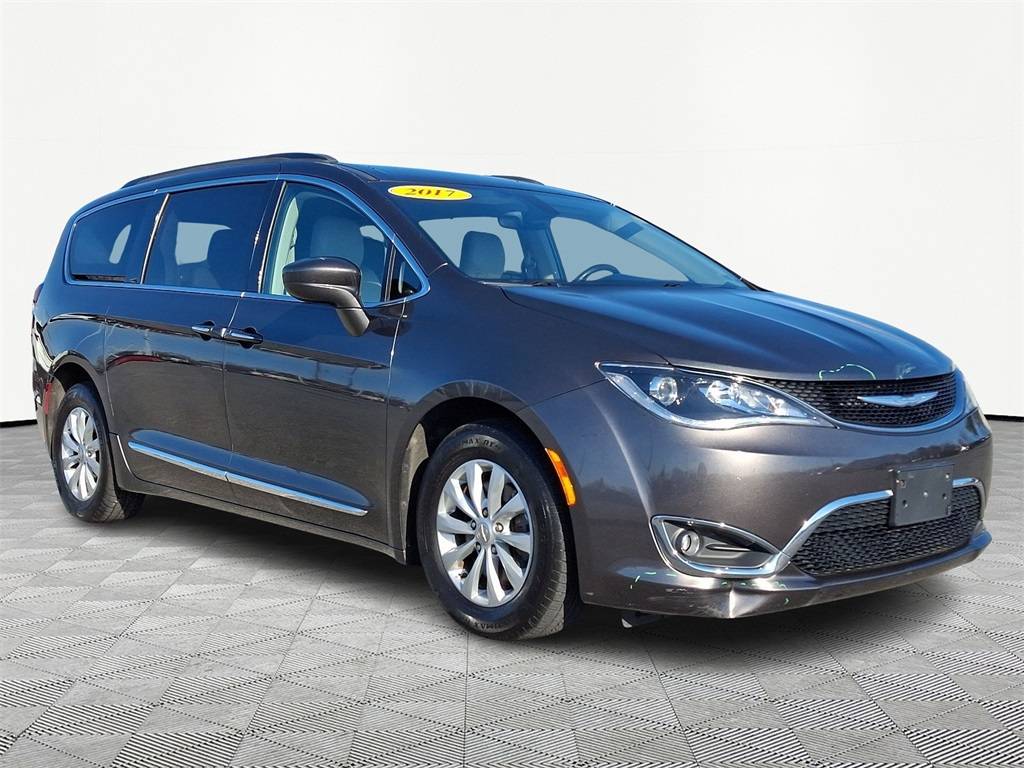 2017 Chrysler Pacifica Touring L — Minivan — 65,291 mi — Allentown, PA