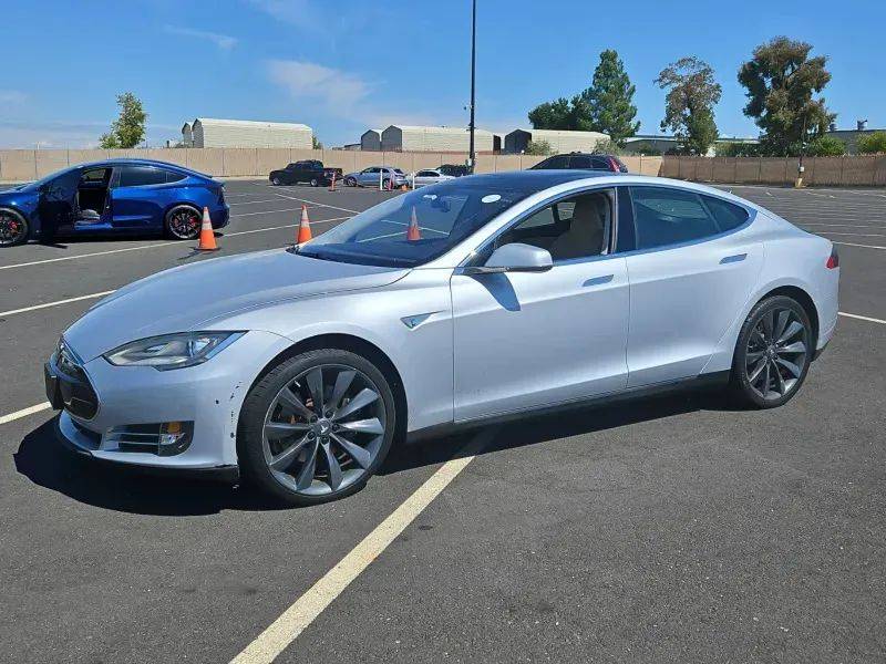 2012 Tesla Model S Signature Performance — Hatchback — 83,457 mi — Portland, OR