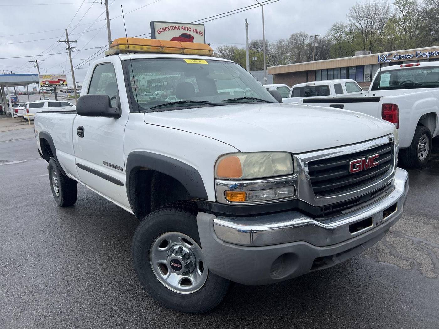 2004 GMC Sierra 2500 Work Truck — Pickup Truck — 21,795 mi — Gladstone, MO