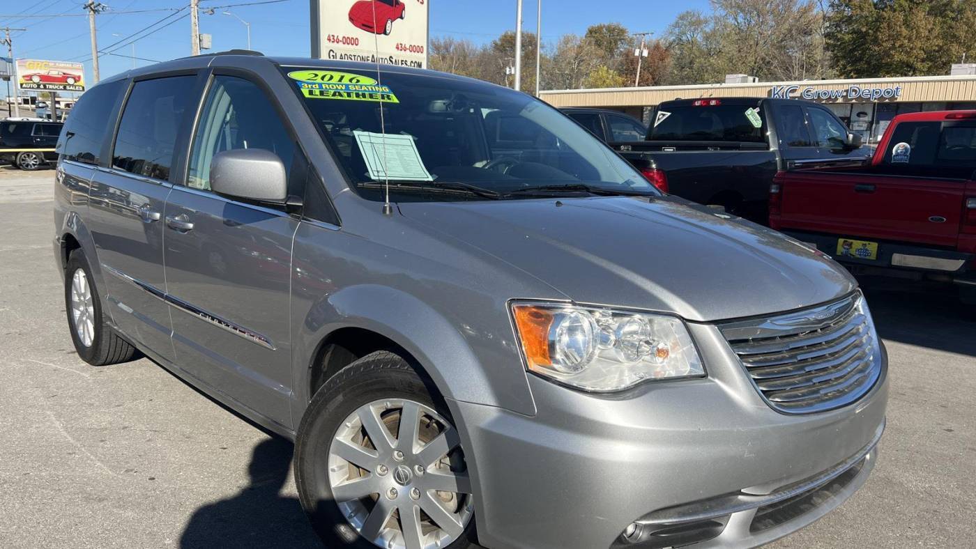 2016 Chrysler Town & Country Touring — Minivan — 78,081 mi — Gladstone, MO
