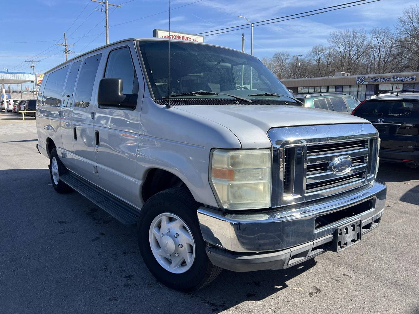 2008 Ford Econoline Wagon E-350 Super Duty XLT — Passenger Van — 86,195 mi — Gladstone, MO