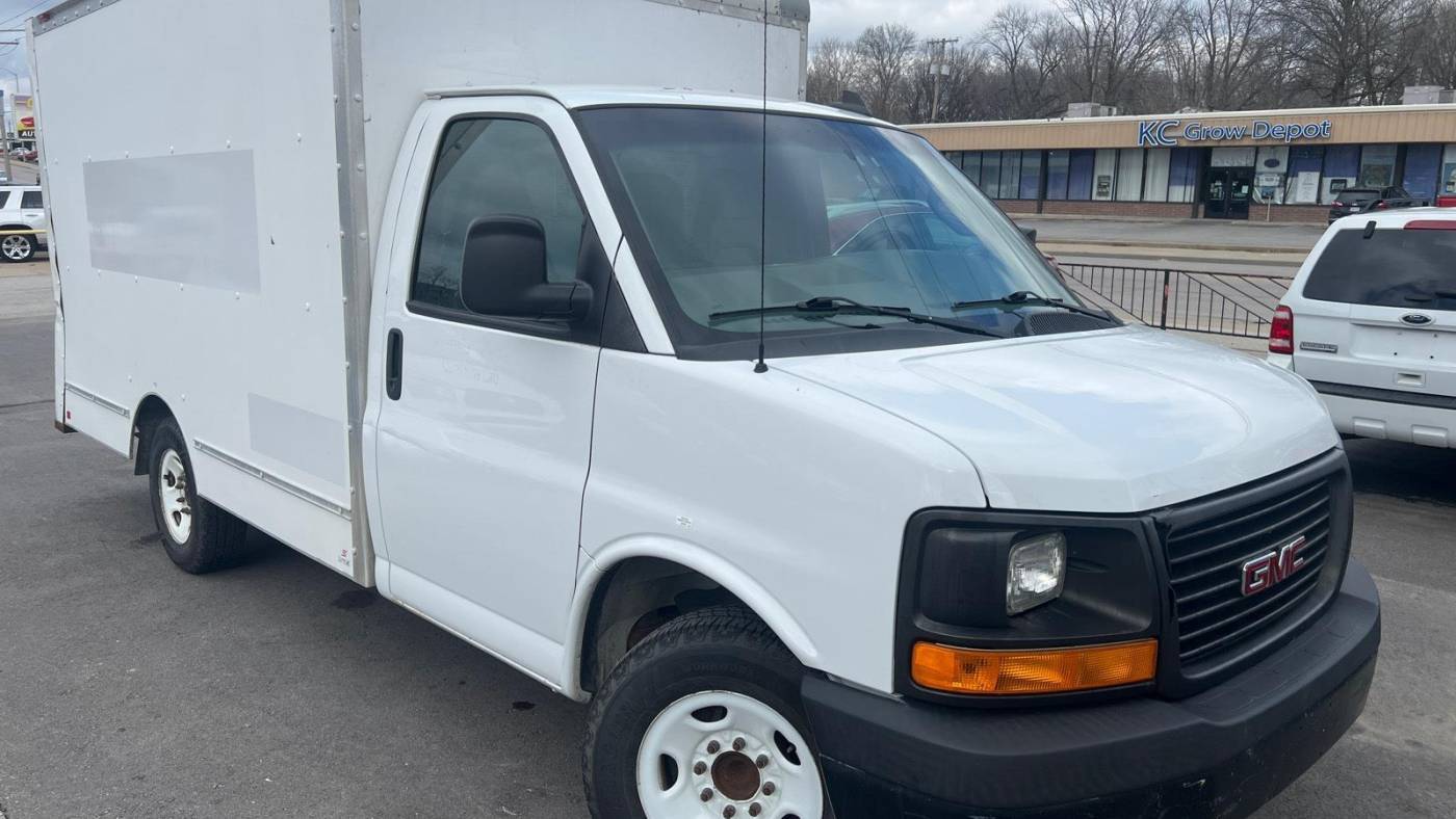 2017 GMC Savana Commercial Cutaway 3500 — Chassis Cab Truck — 160,469 mi — Gladstone, MO