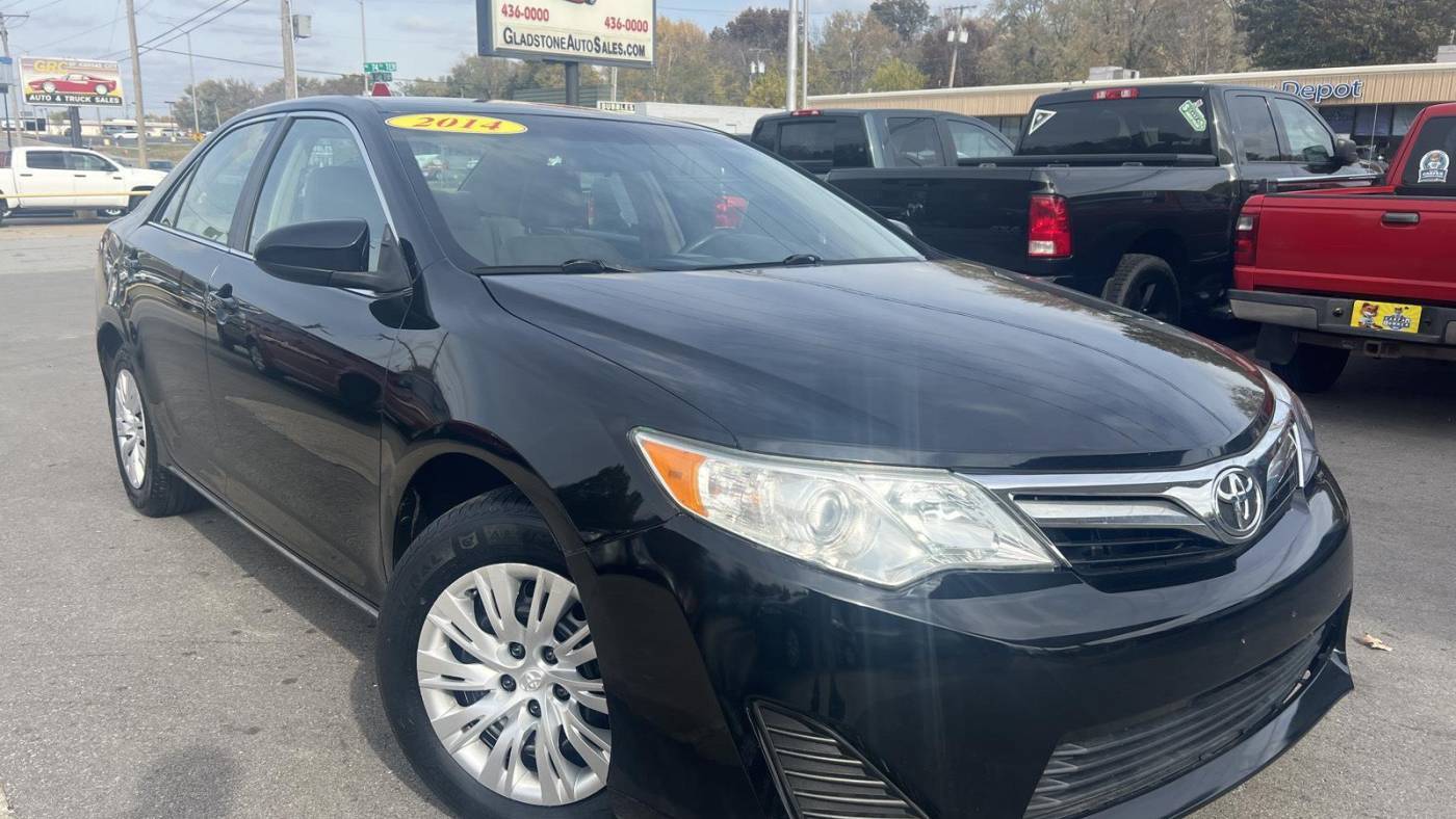 2014 Toyota Camry LE — Sedan — 67,135 mi — Gladstone, MO