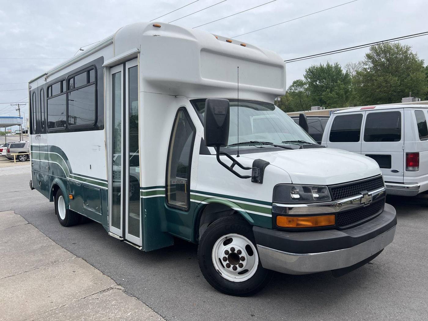 2012 Chevrolet Express Commercial Cutaway 4500 2WT — Chassis Cab Truck — 65,124 mi — Gladstone, MO