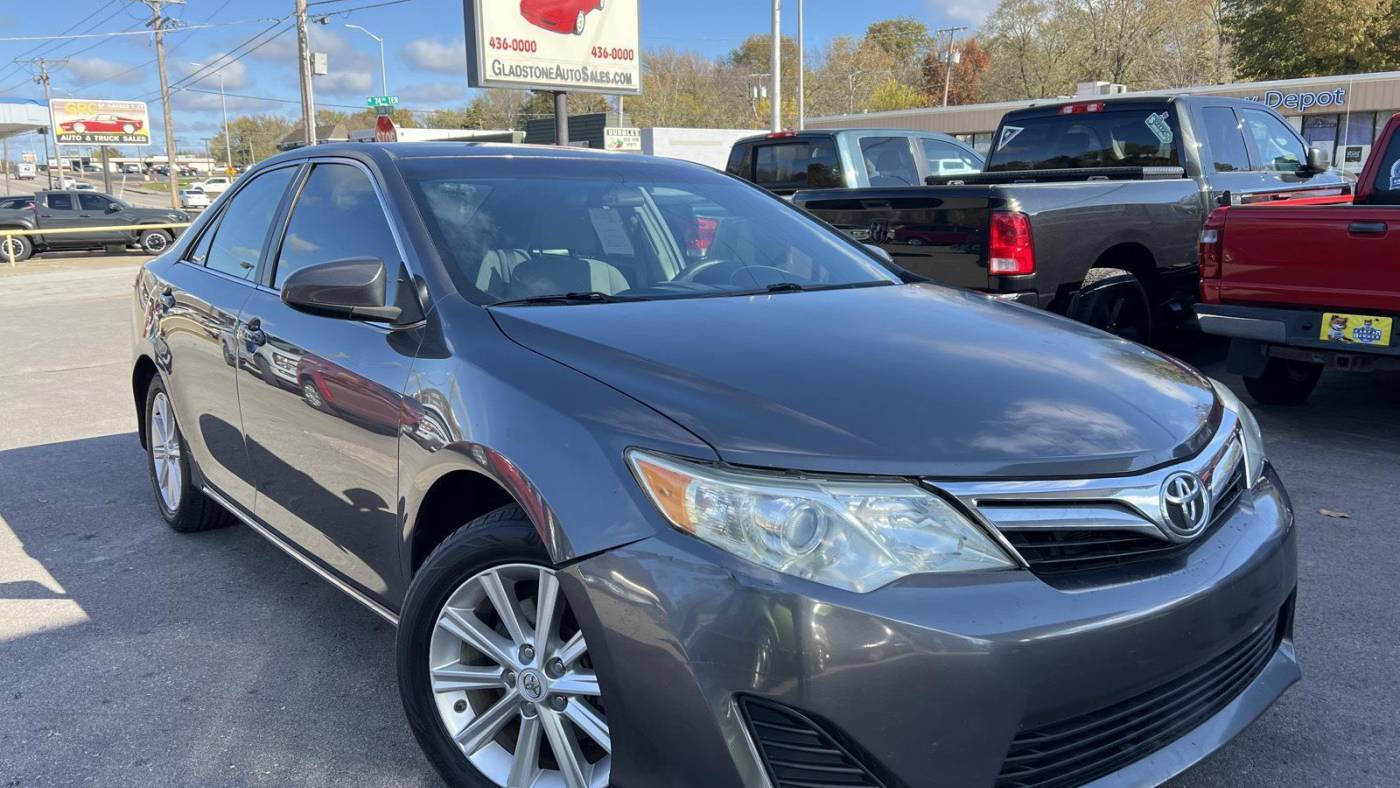 2013 Toyota Camry LE — Sedan — 90,205 mi — Gladstone, MO