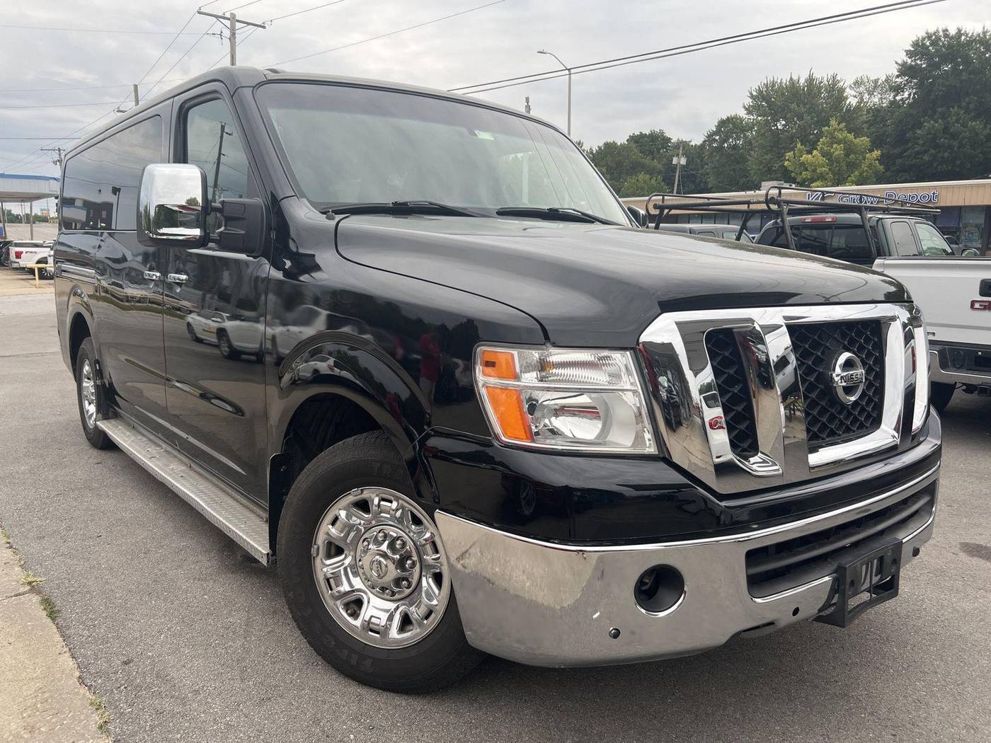 2015 Nissan NV Passenger SL — Passenger Van — 86,525 mi — Gladstone, MO