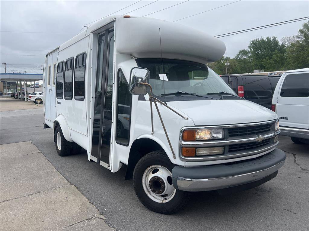 2001 Chevrolet Express RV Cutaway Base — Chassis Cab Truck — 41,391 mi — Gladstone, MO