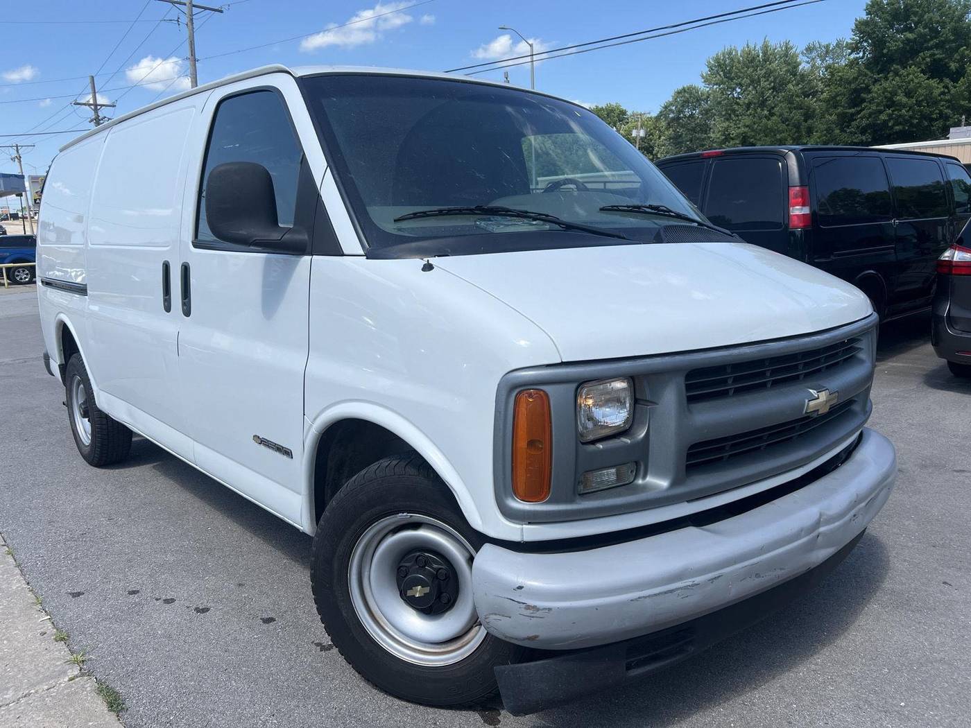2001 Chevrolet Express Cargo Van Base — Cargo Van — 22,258 mi — Gladstone, MO