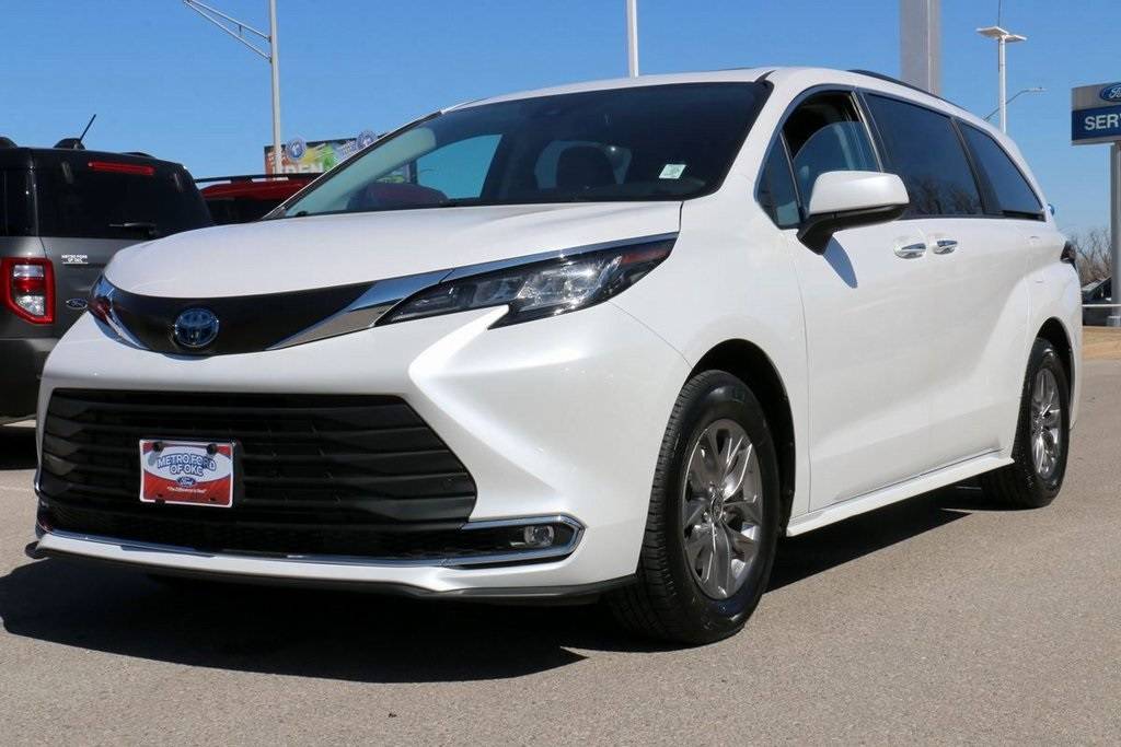 2023 Toyota Sienna XLE — Minivan — 47,578 mi — Oklahoma City, OK