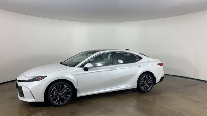2025 Toyota Camry XLE — Sedan — 2,820 mi — Peoria, IL