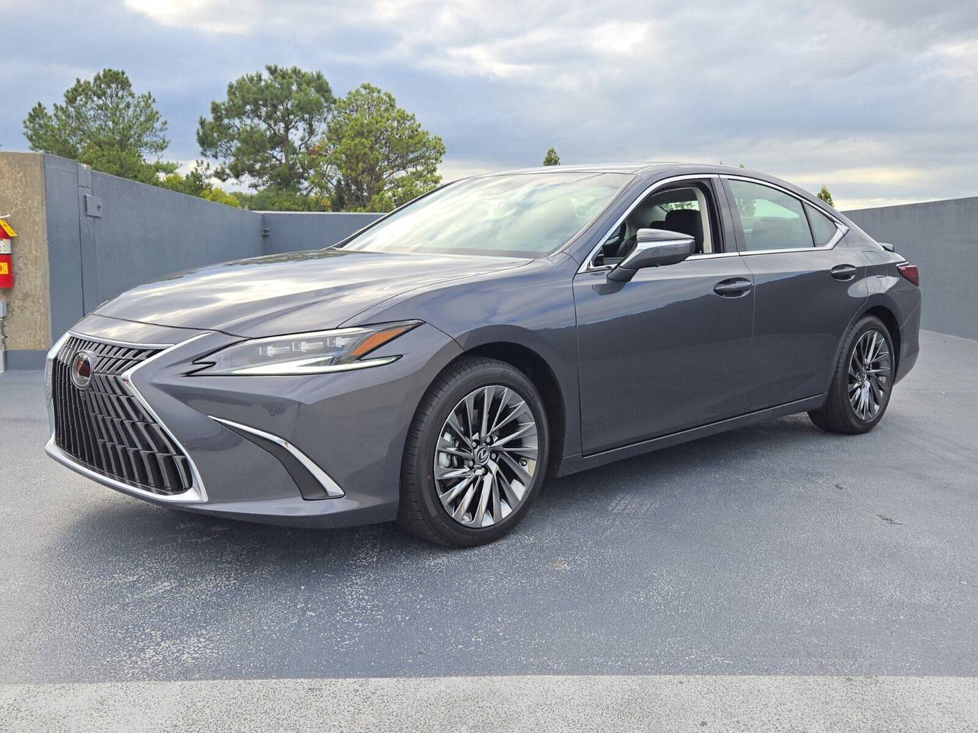 2025 Lexus ES ES 300h Ultra Luxury — Sedan — 121 mi — Roswell, GA