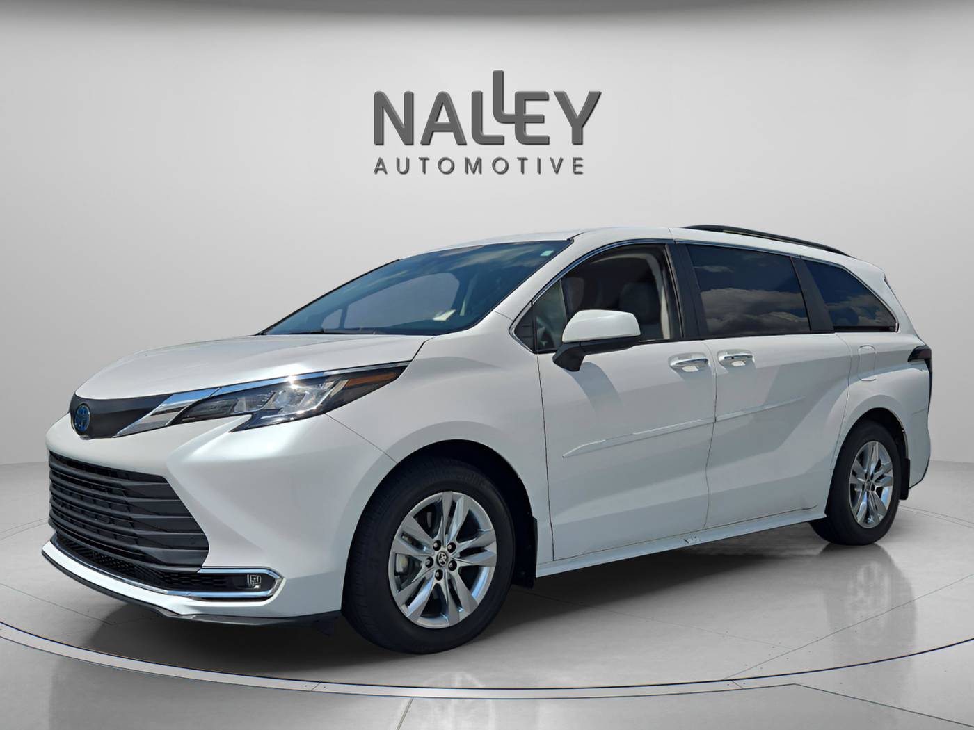2023 Toyota Sienna XLE — Minivan — 43,771 mi — Roswell, GA