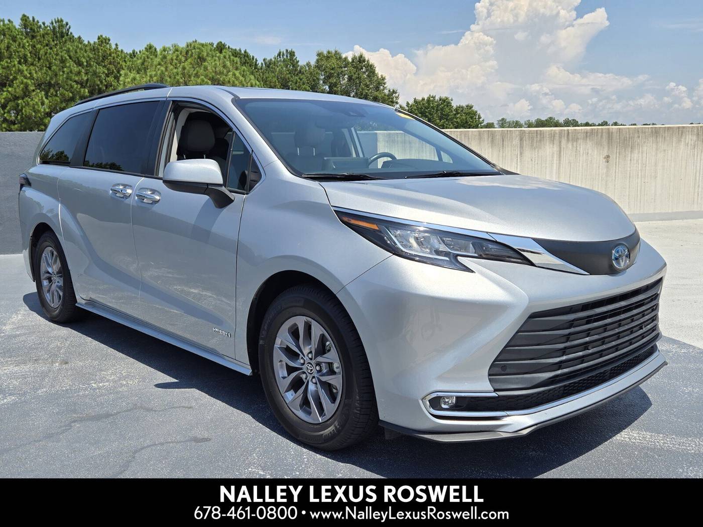 2021 Toyota Sienna XLE — Minivan — 57,952 mi — Roswell, GA