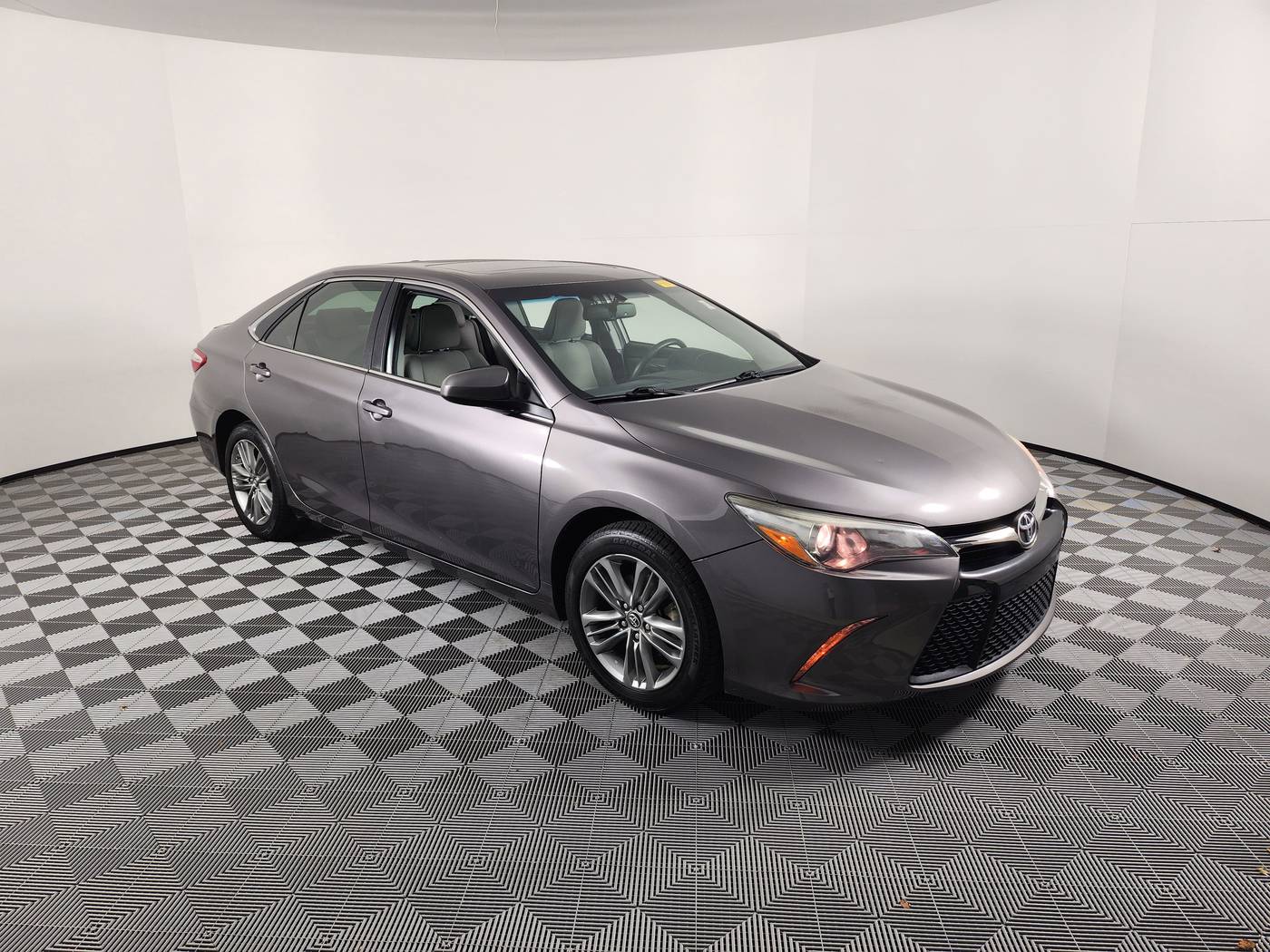 2017 Toyota Camry XLE — Sedan — 111,672 mi — Smyrna, GA