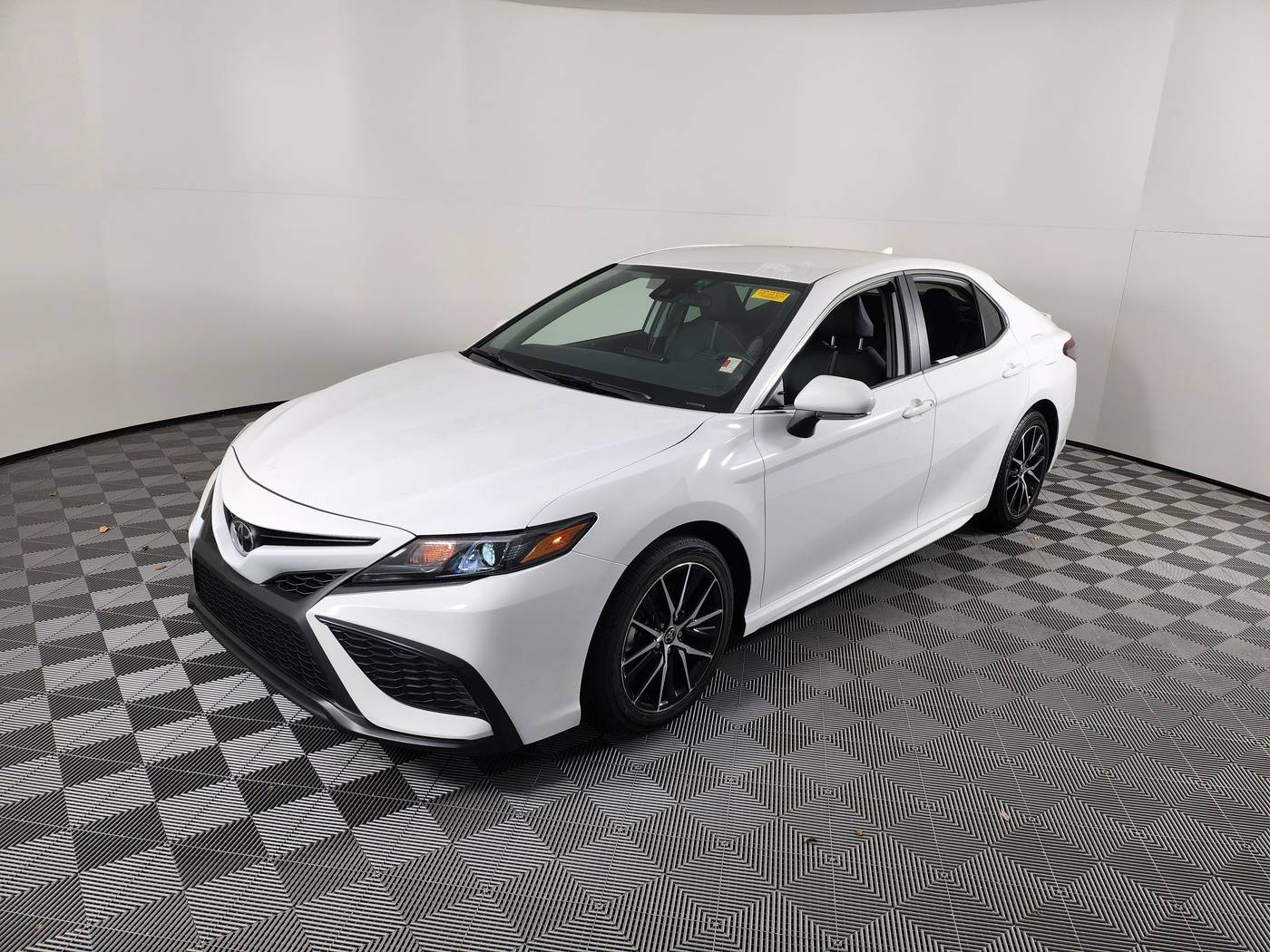 2024 Toyota Camry SE — Sedan — 16,841 mi — Smyrna, GA