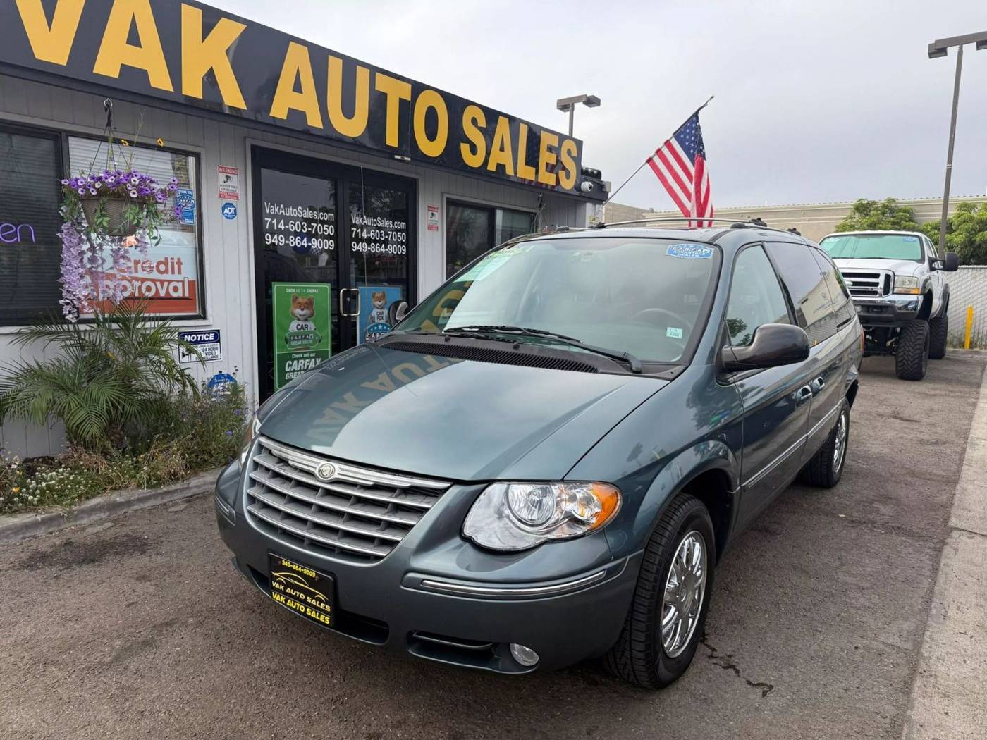 2006 Chrysler Town & Country Limited — Minivan — 83,429 mi — Huntington Beach, CA