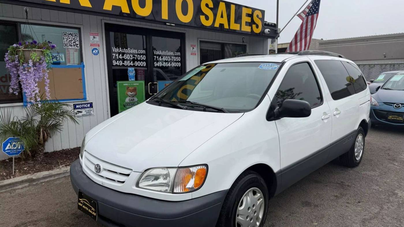2002 Toyota Sienna CE — Minivan — 61,426 mi — Huntington Beach, CA