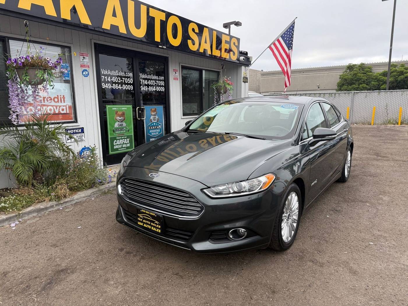 2015 Ford Fusion Hybrid SE — Sedan — 99,644 mi — Huntington Beach, CA