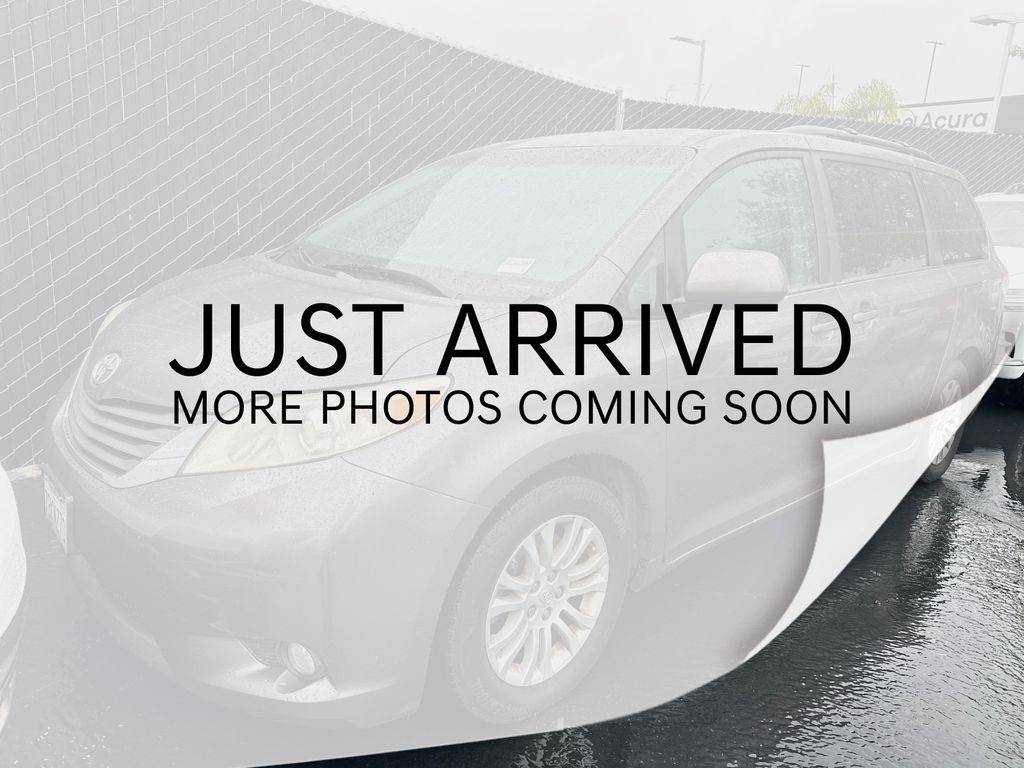 2013 Toyota Sienna XLE — Minivan — 172,937 mi — Irvine, CA