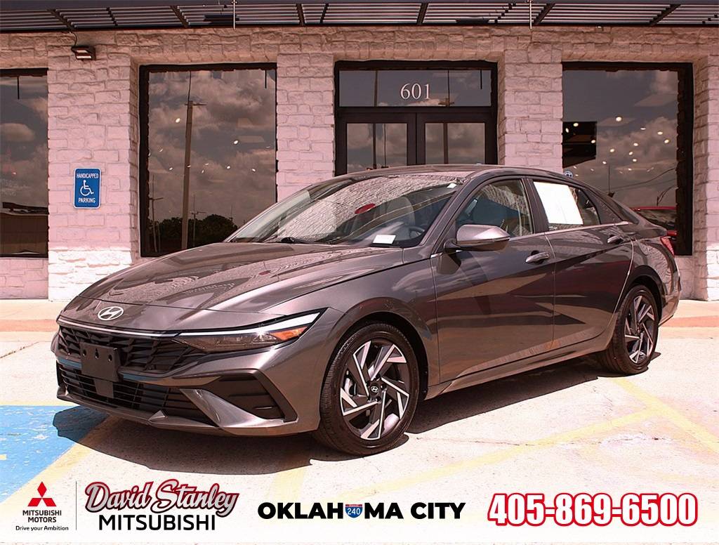 2025 Hyundai Elantra Limited — Sedan — 4,212 mi — Oklahoma City, OK