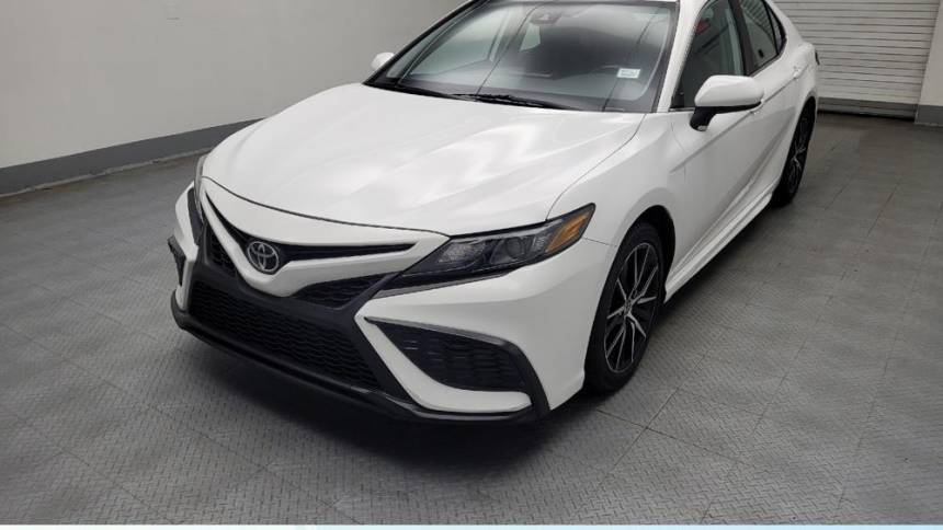 2021 Toyota Camry SE Nightshade — Sedan — 121,917 mi — Des Moines, IA