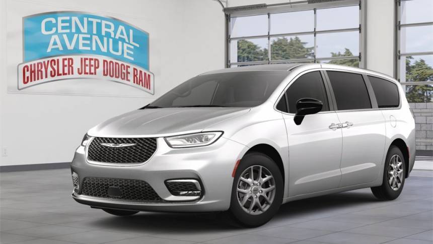 2024 Chrysler Pacifica Touring L — Minivan — 31,897 mi — Yonkers, NY