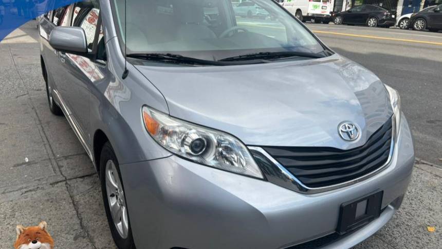 2014 Toyota Sienna LE — Minivan — 81,537 mi — Brooklyn, NY