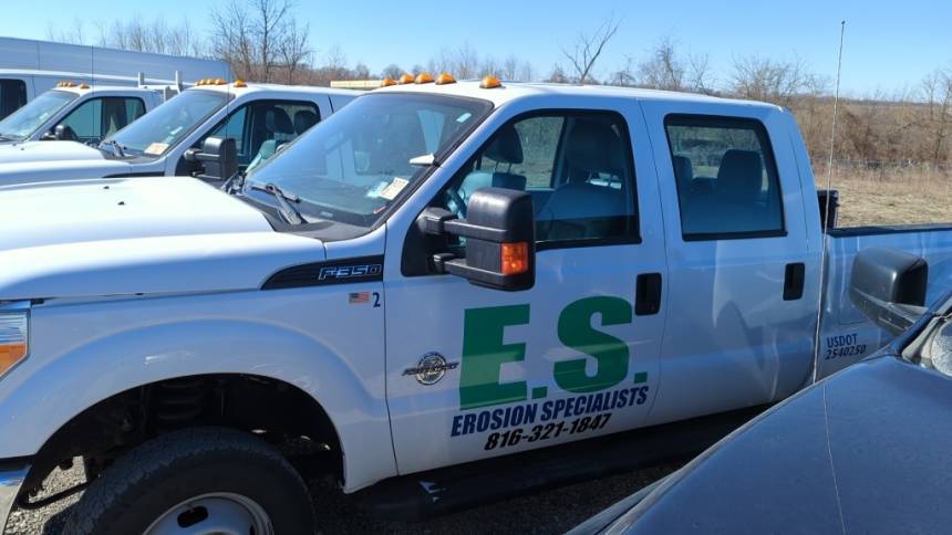 2015 Ford Super Duty F-350 XL — Pickup Truck — 122,359 mi — Blue Springs, MO