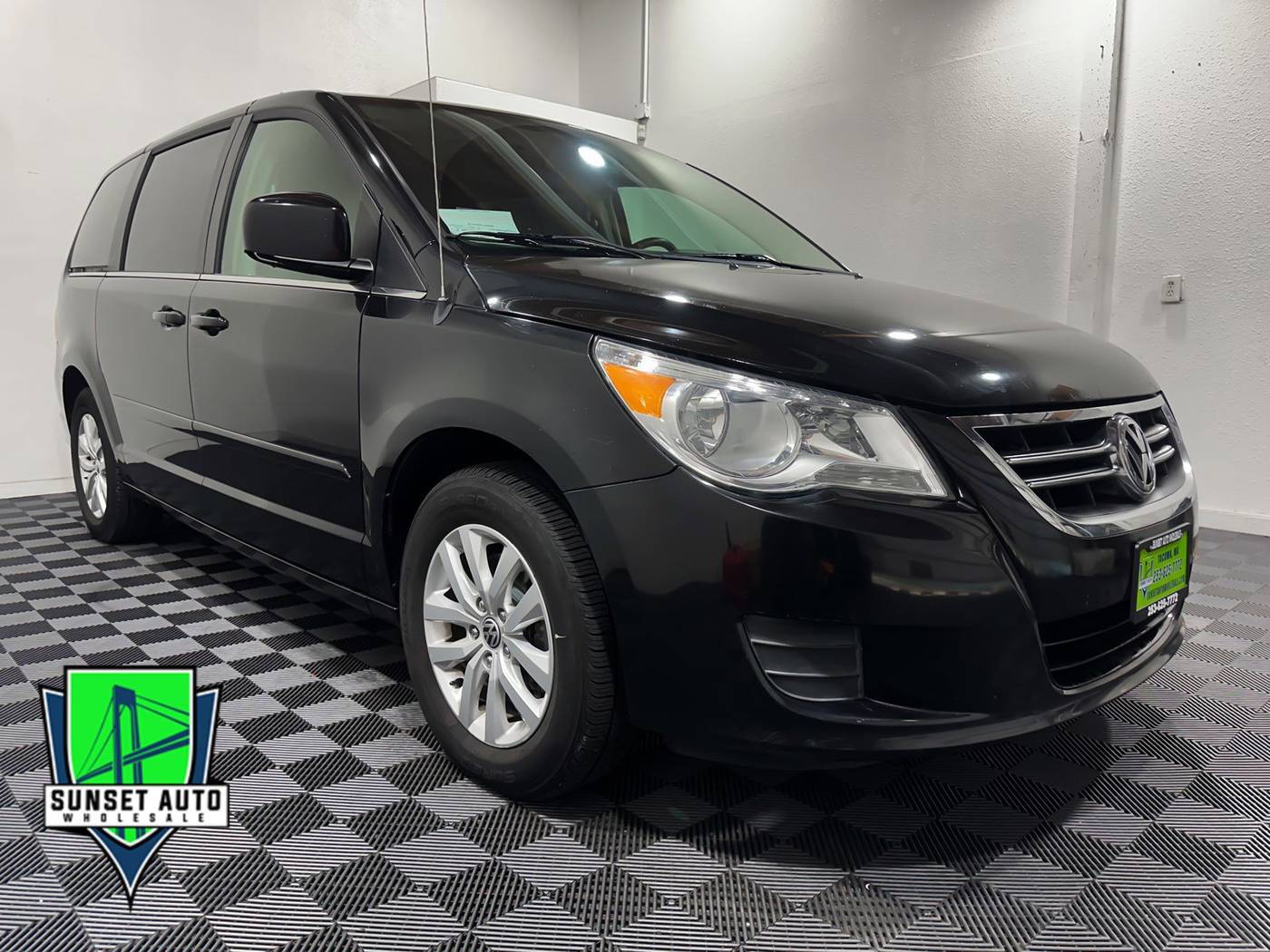 2013 Volkswagen Routan SE — Minivan — 136,056 mi — Tacoma, WA
