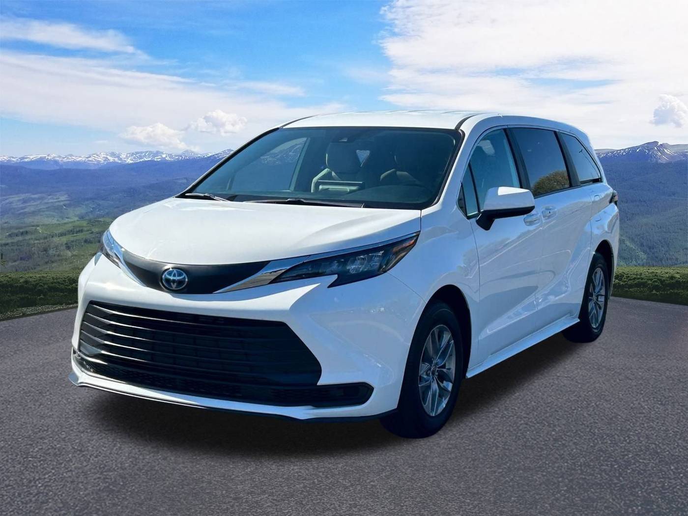 2025 Toyota Sienna LE — Minivan — 13,248 mi — Murray, UT