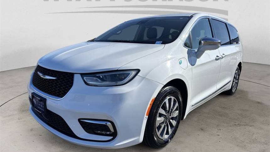 2022 Chrysler Pacifica Hybrid Limited — Minivan — 62,831 mi — Clarksville, TN