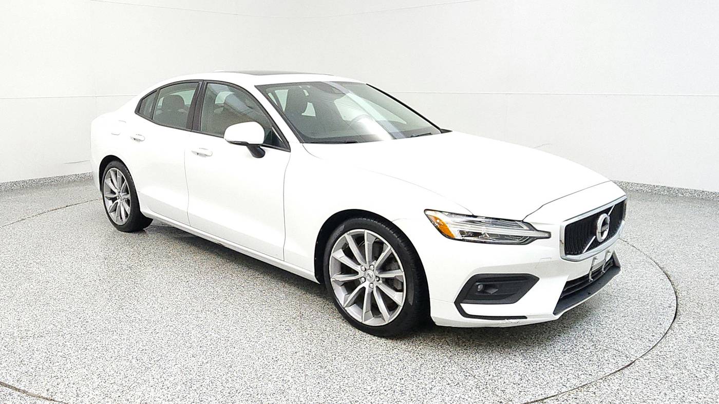 2021 Volvo S60 T6 Momentum