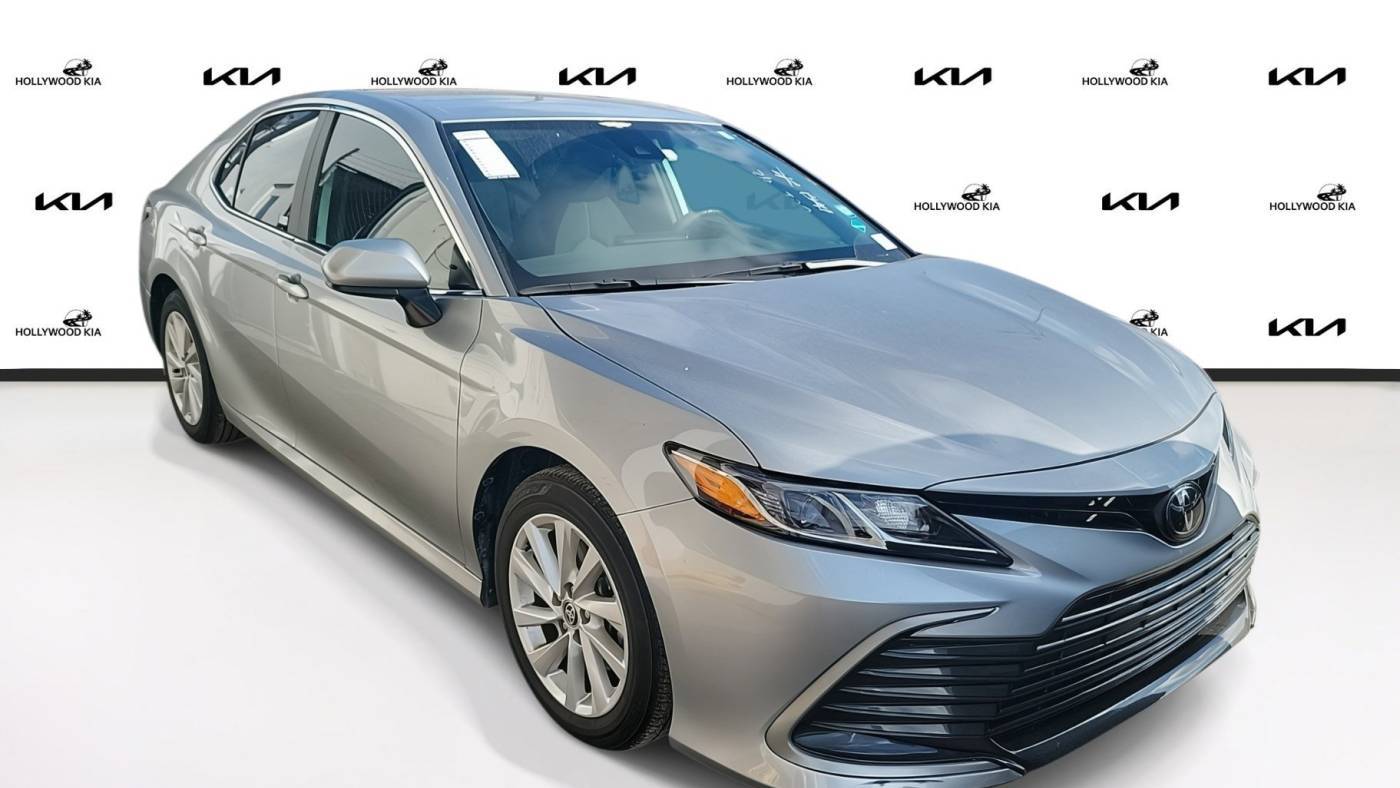 2023 Toyota Camry LE — Sedan — 21,401 mi — Hollywood, FL