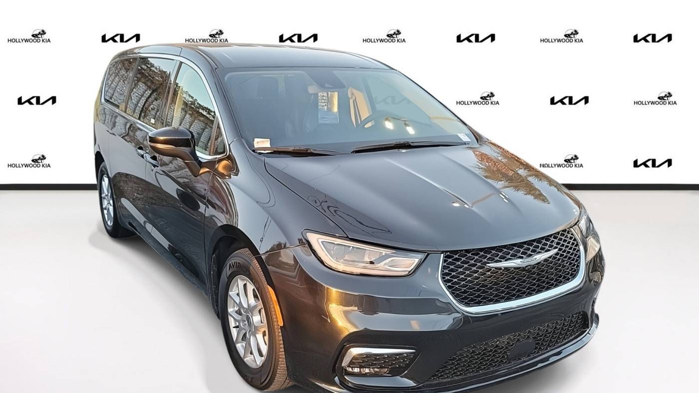 2023 Chrysler Pacifica Touring L — Minivan — 34,766 mi — Hollywood, FL