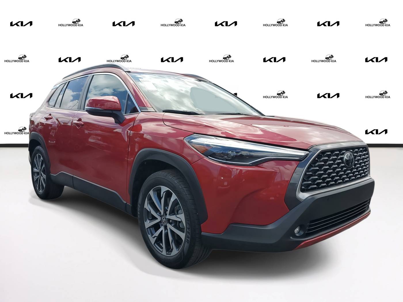 2023 Toyota Corolla Cross XLE — SUV — 17,644 mi — Hollywood, FL
