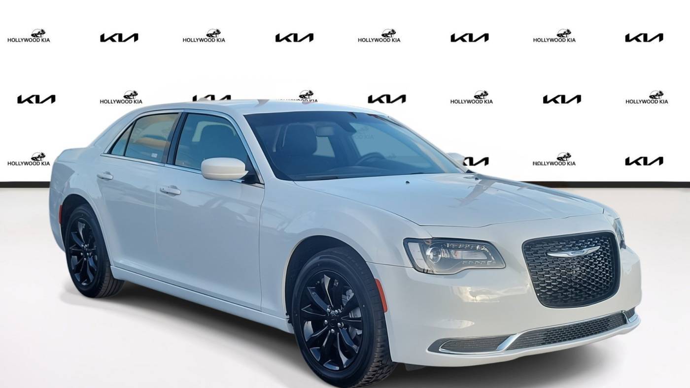 2022 Chrysler 300 Touring — Sedan — 64,398 mi — Hollywood, FL