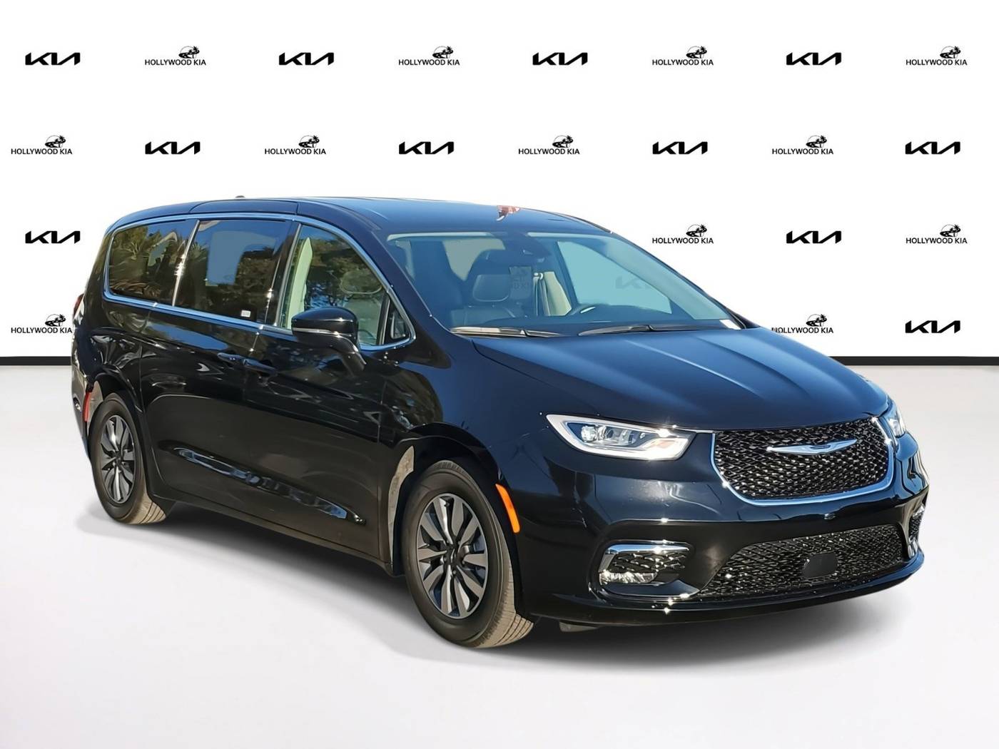 2024 Chrysler Pacifica Hybrid Select — Minivan — 19,495 mi — Hollywood, FL