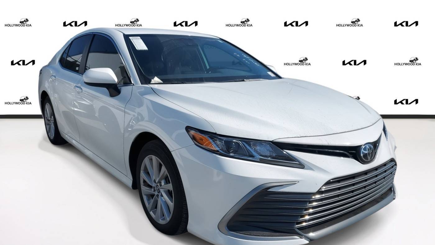 2024 Toyota Camry LE — Sedan — 12,432 mi — Hollywood, FL