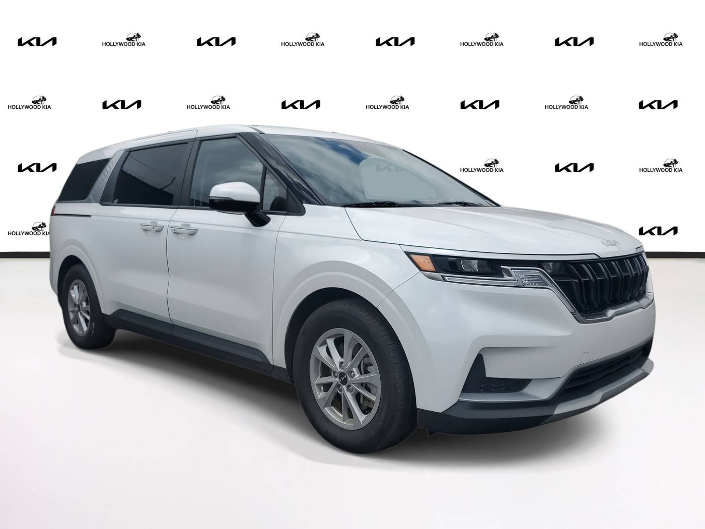 2024 Kia Carnival LXS — Minivan — 20,770 mi — Hollywood, FL