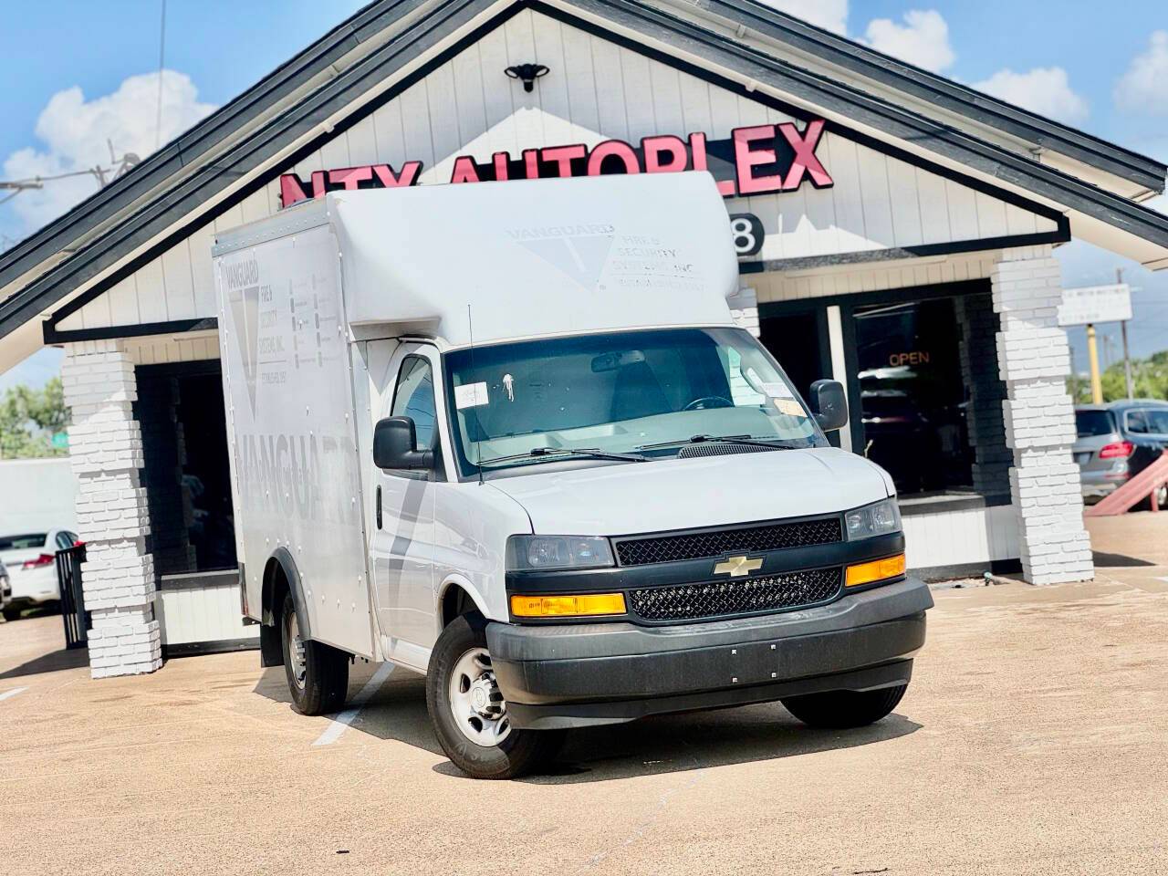 2020 Chevrolet Express Commercial Cutaway 3500 — Chassis Cab Truck — 175,900 mi — Garland, TX