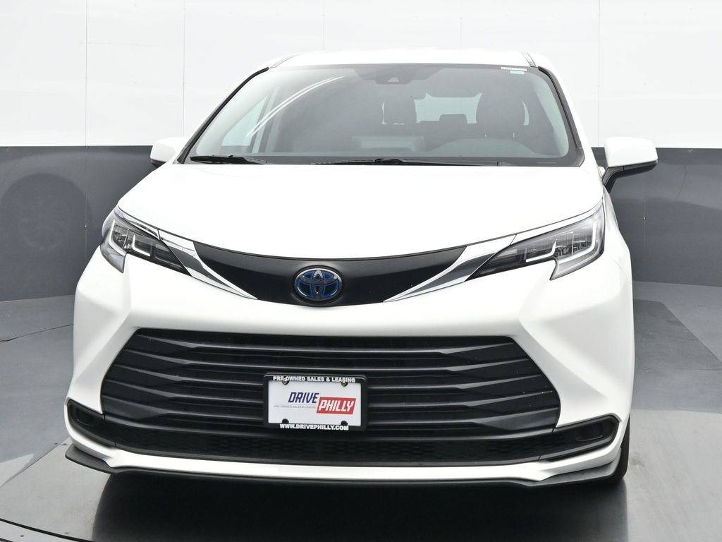 2021 Toyota Sienna LE — Minivan — 44,674 mi — Philadelphia, PA