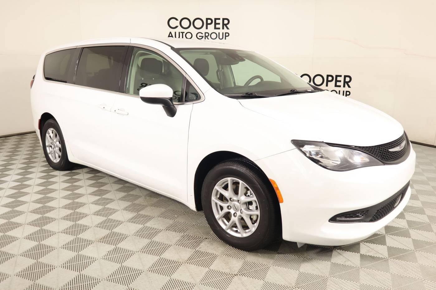 2023 Chrysler Voyager LX — Minivan — 69,328 mi — Midwest City, OK