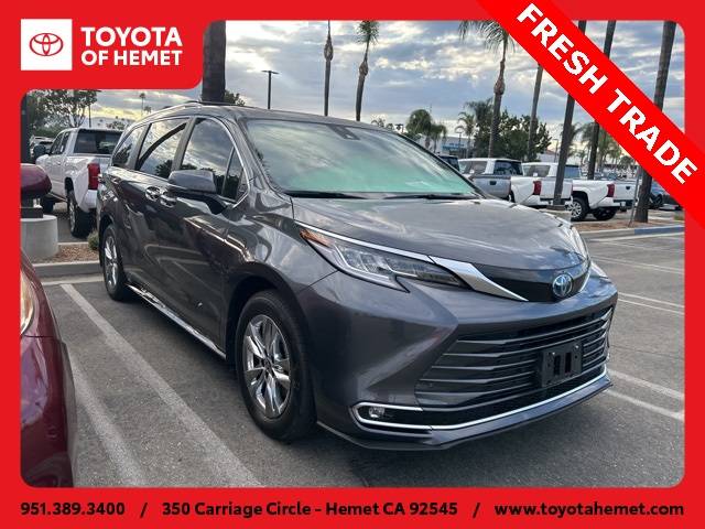 2025 Toyota Sienna Limited — Minivan — 14,712 mi — Hemet, CA