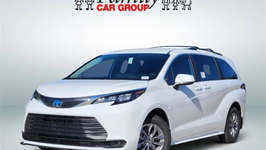 2025 Toyota Sienna LE — Minivan — 11,500 mi — Burleson, TX