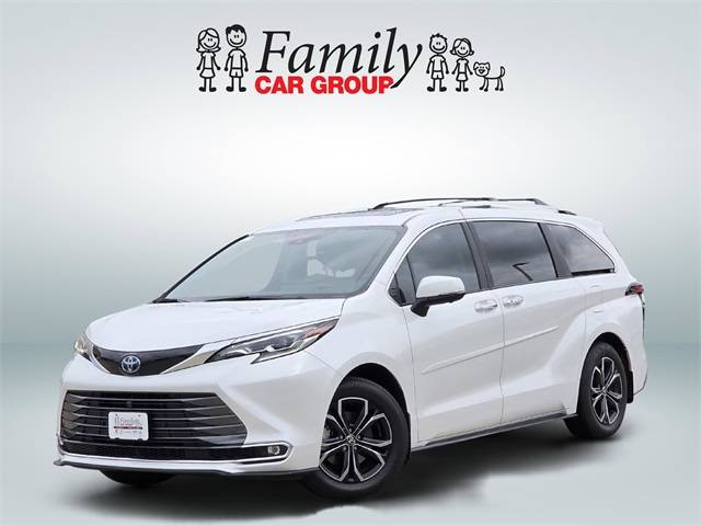 2025 Toyota Sienna Platinum — Minivan — 12,539 mi — Burleson, TX